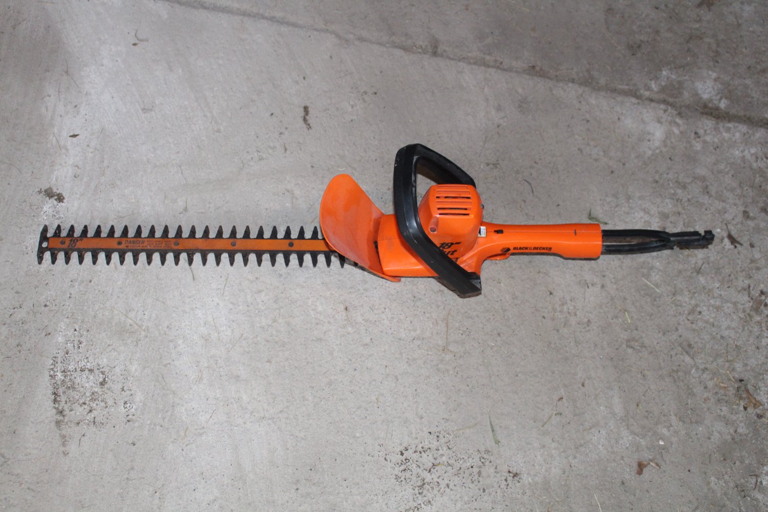 Black & Decker 18" Electric Hedge Trimmer