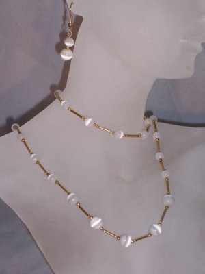 Cats eye "Tin Cup" style set - Gold and White