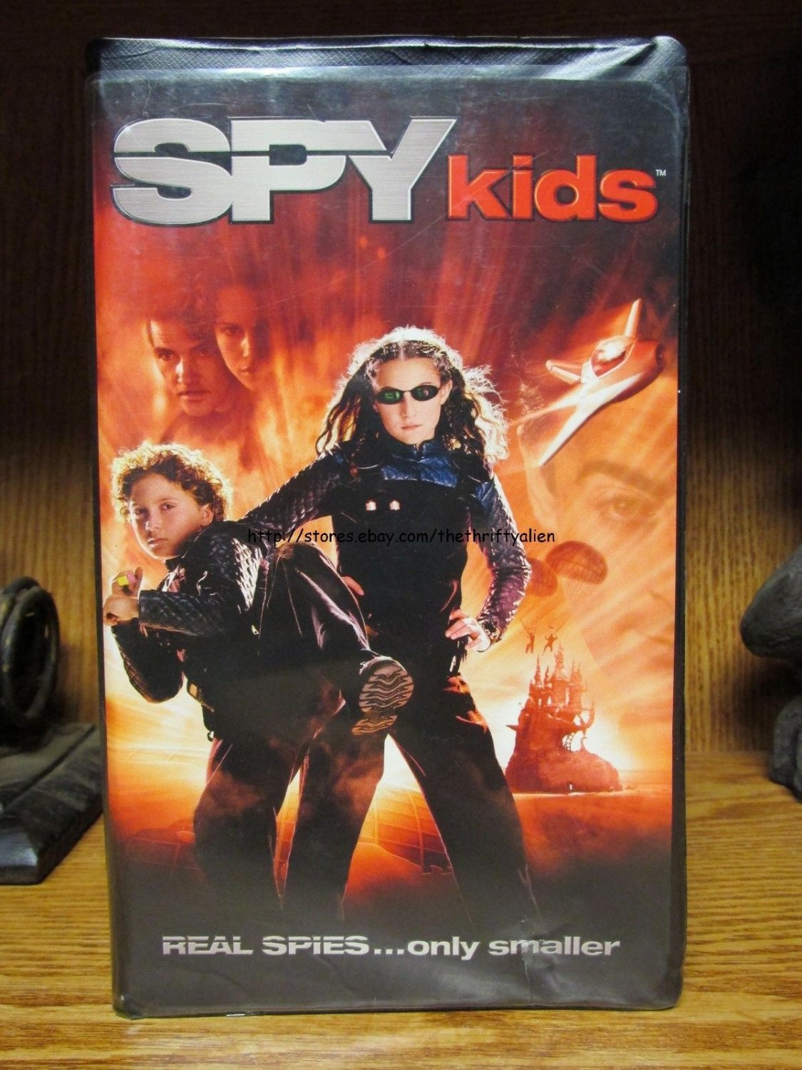 Spy Kids (VHS Movie) Antonio Banderas, Carla Gugino, Teri Hatcher, Cheech