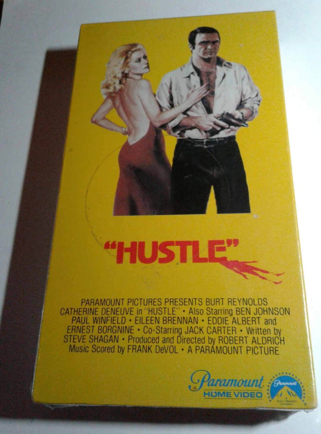 SUPER RARE!! "HUSTLE" VHS  BURT REYNOLDS CATHERINE DENEUVE ERNEST BORGNINE New
