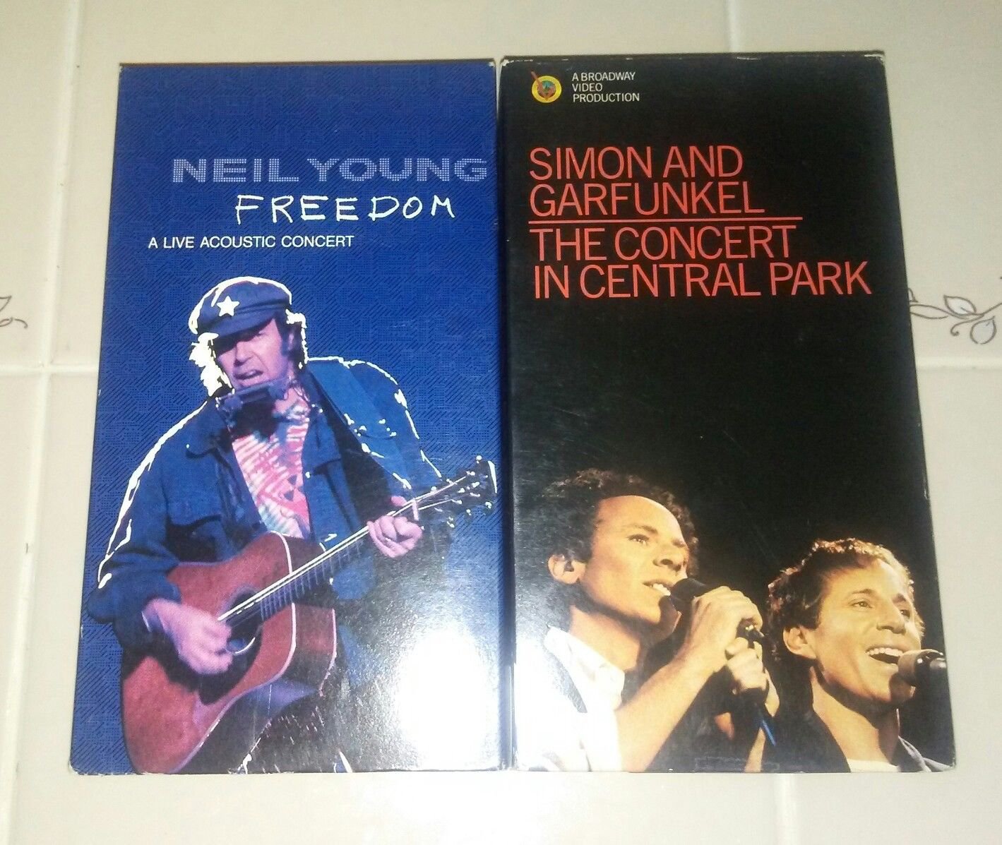 RARE MUSIC VHS!!! Neil Young Simon and Garfunkle!!!! Excellent condition!