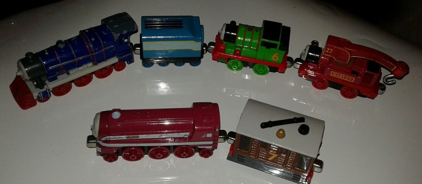 6 Genuine Thomas the Train Cars Percy Toby&Acirc;&nbsp; Edward Blue Engine James Red Caitlin