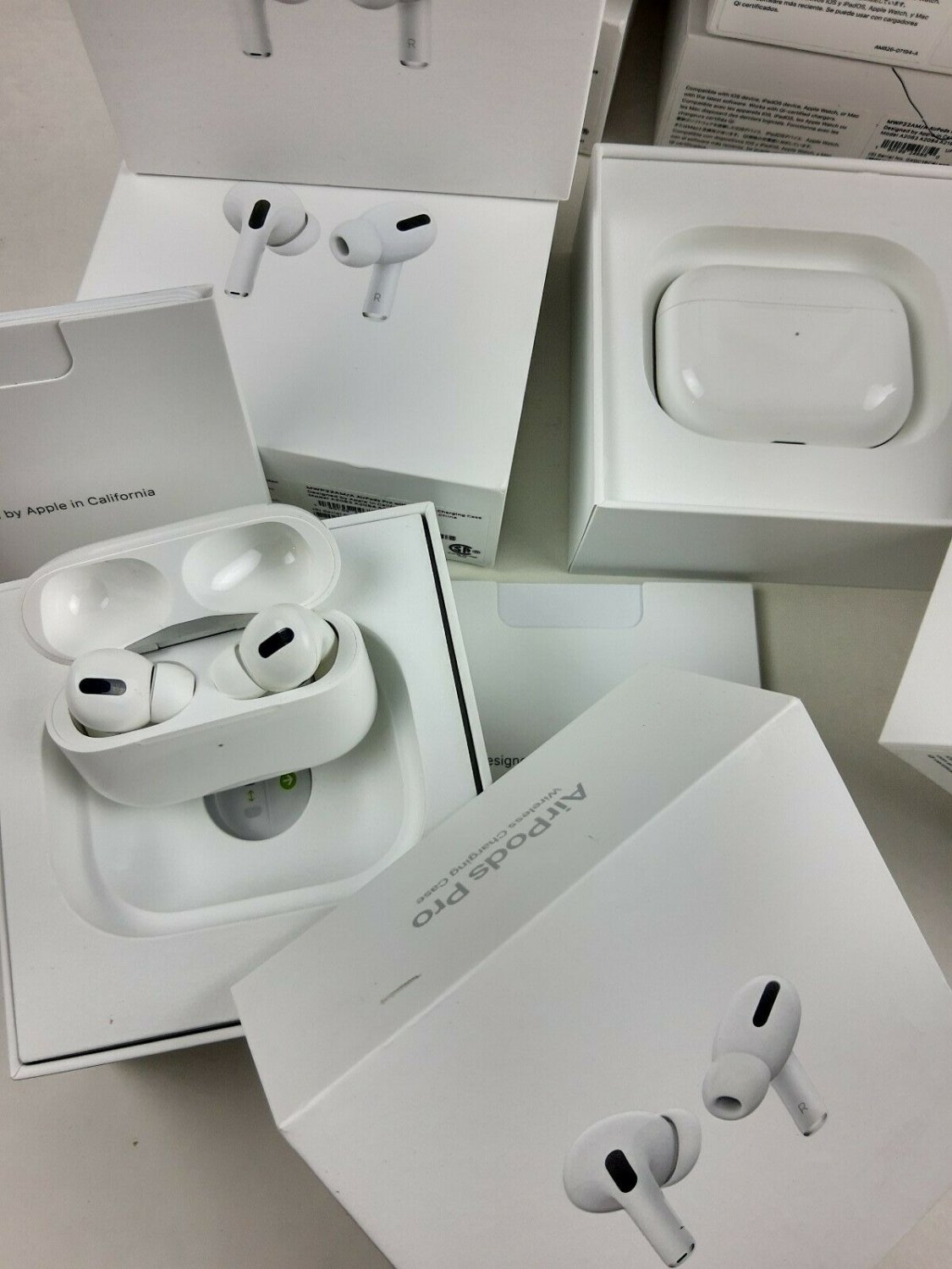Apple AirPods Pro Wireless Case White Air Pods MWP22AM/A Authentic