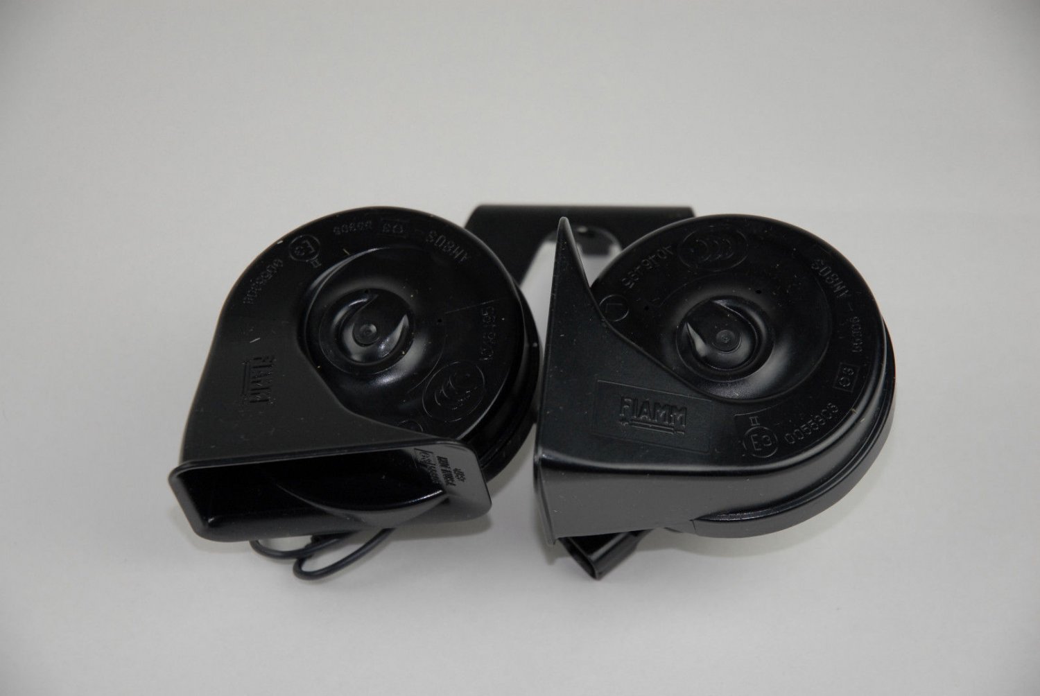 Jeep Horn Assembly 5026994AB OEM Mopar High & Low Note New W/ Bracket