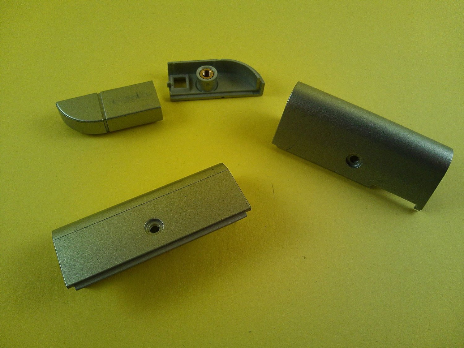 Cache Charnière Droit Pour Packard Bell Ares GP (Plasturgie) - Occasion