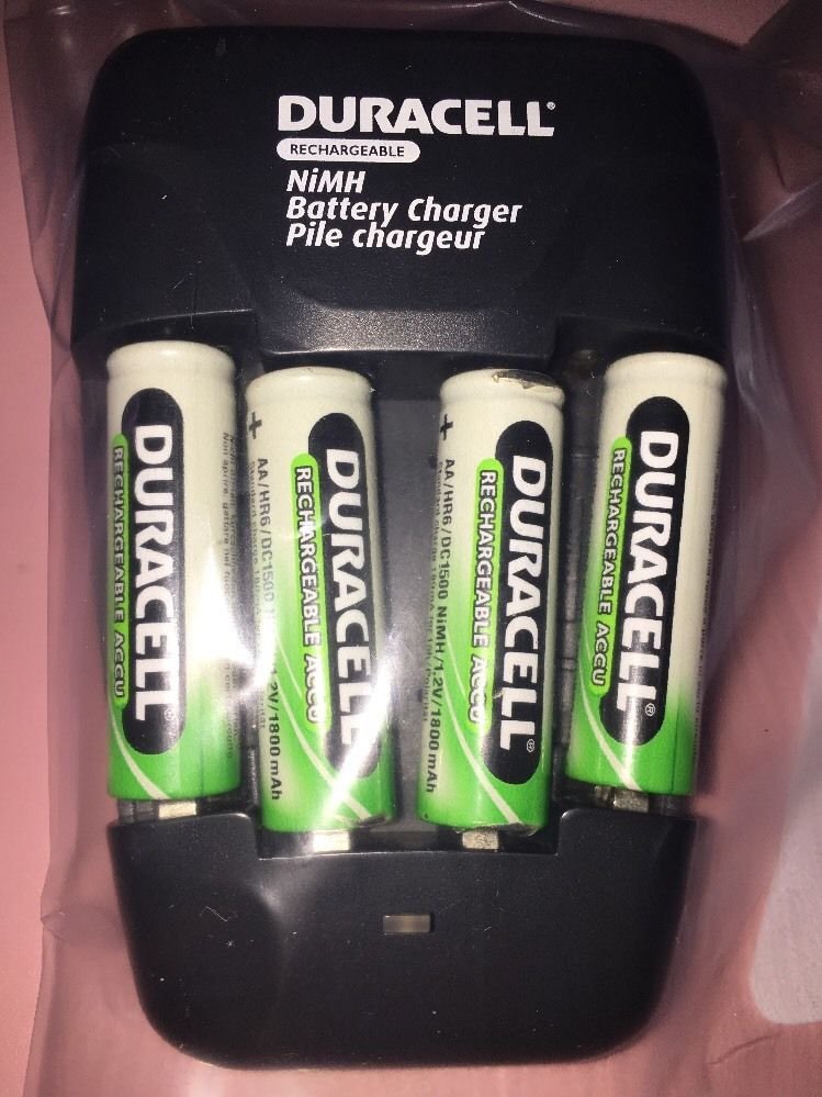 Duracell Rechargeable Battery Charger Model CEF14N NiMH 4 AA 2 AAA Batteries