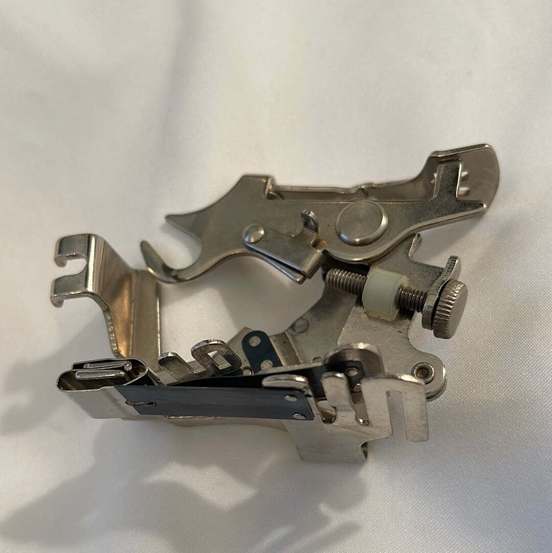 Singer Sewing Machine 161561 Ruffler Foot Attachment (Preowned)