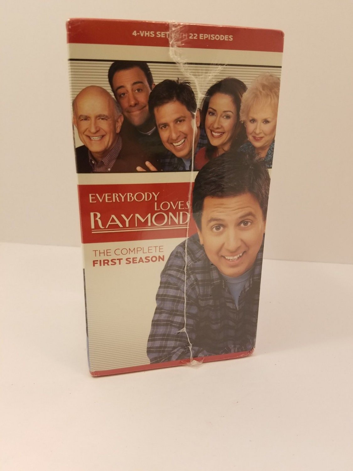 Everybody Loves Raymond - The Complete First Season (VHS, 2004, 4-Tape Set)