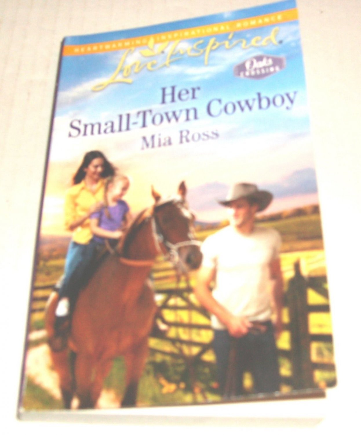 Oaks Crossing: Her Small-Town Cowboy by Mia Ross (2015, Paperback)