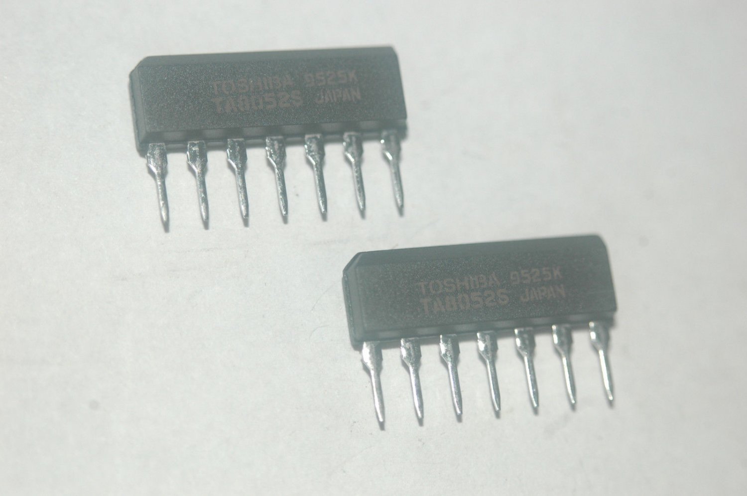 Усилитель toshiba ta8207k. Микросхема kkz 641gf1. Микросхема 19 к 03. Микросхемы тошиба. 174hc165 analog.