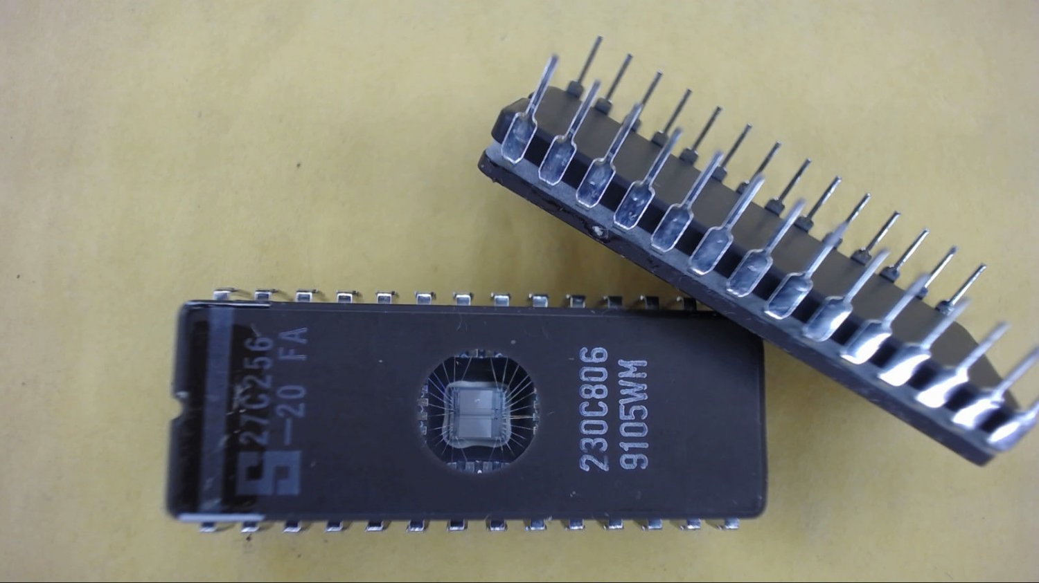 SIGNETICS 27C256-20 D/C 9230 32Kx8 CMOS EPROM Window 28-Pin Dip Qty-5