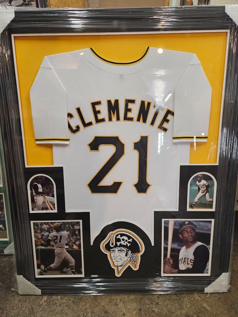 Roberto Clemente Framed Pittsburgh Pirates Jersey