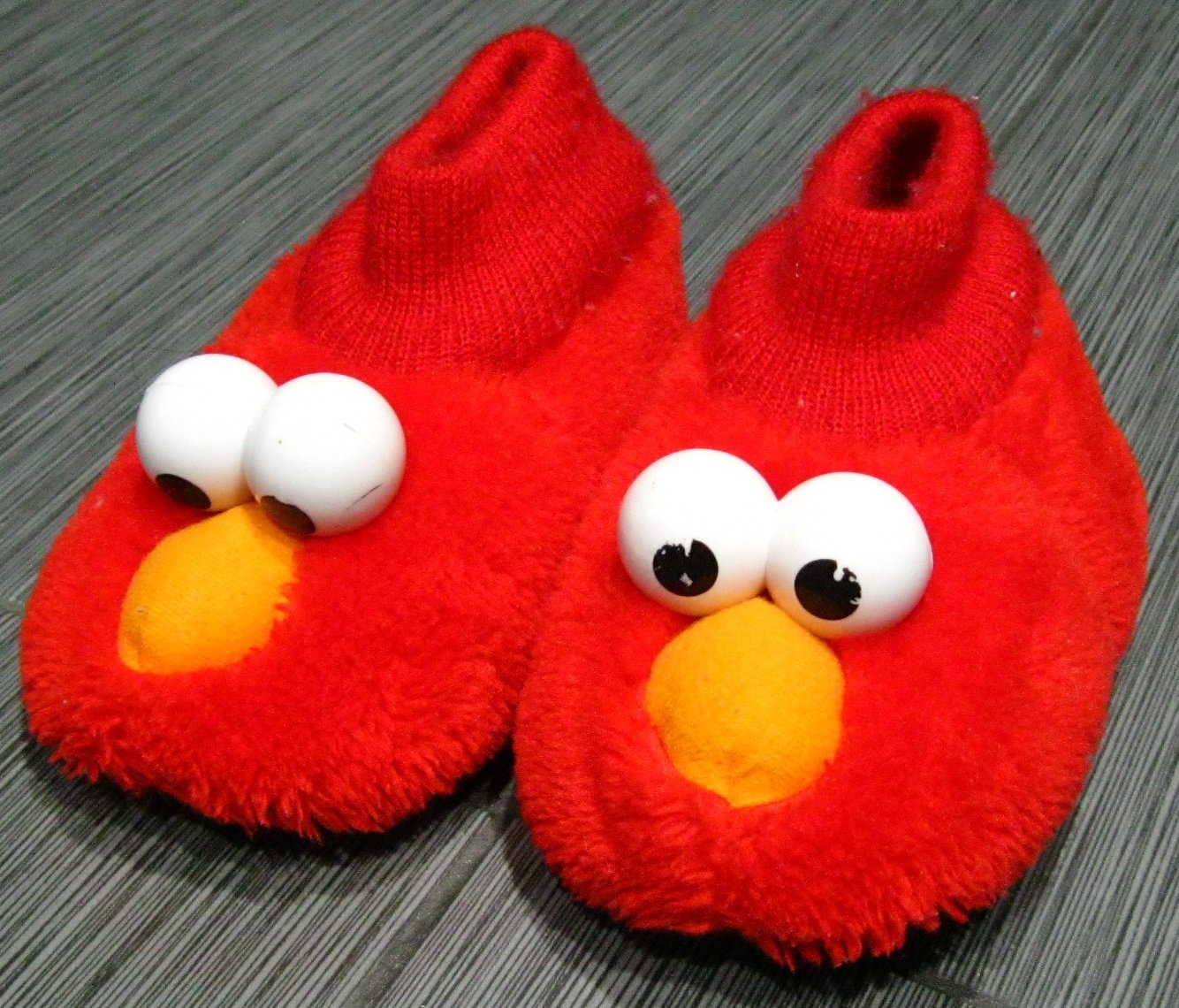 SESAME STREET ELMO Plush Red House Bootie SLIPPERS Size Medium M 7/8
