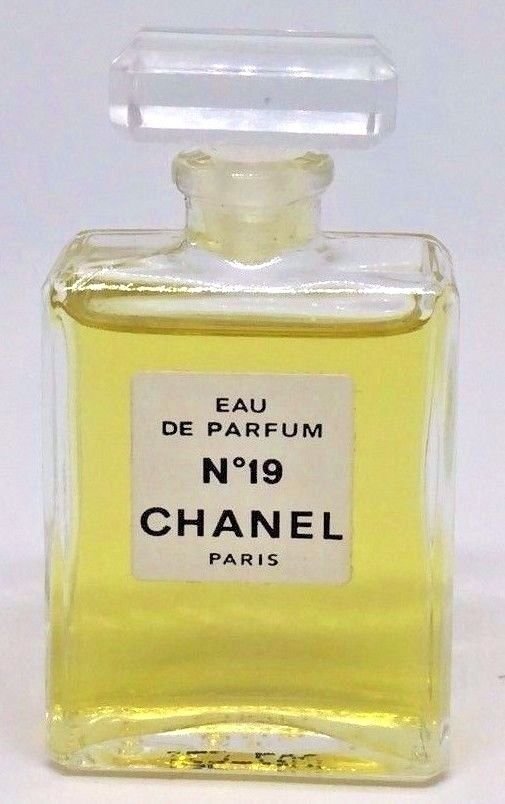 CHANEL NO 19 EAU DE PARFUM SPLASH MINI MINIATURE PURSE SIZE 8ML 0.27OZ RARE