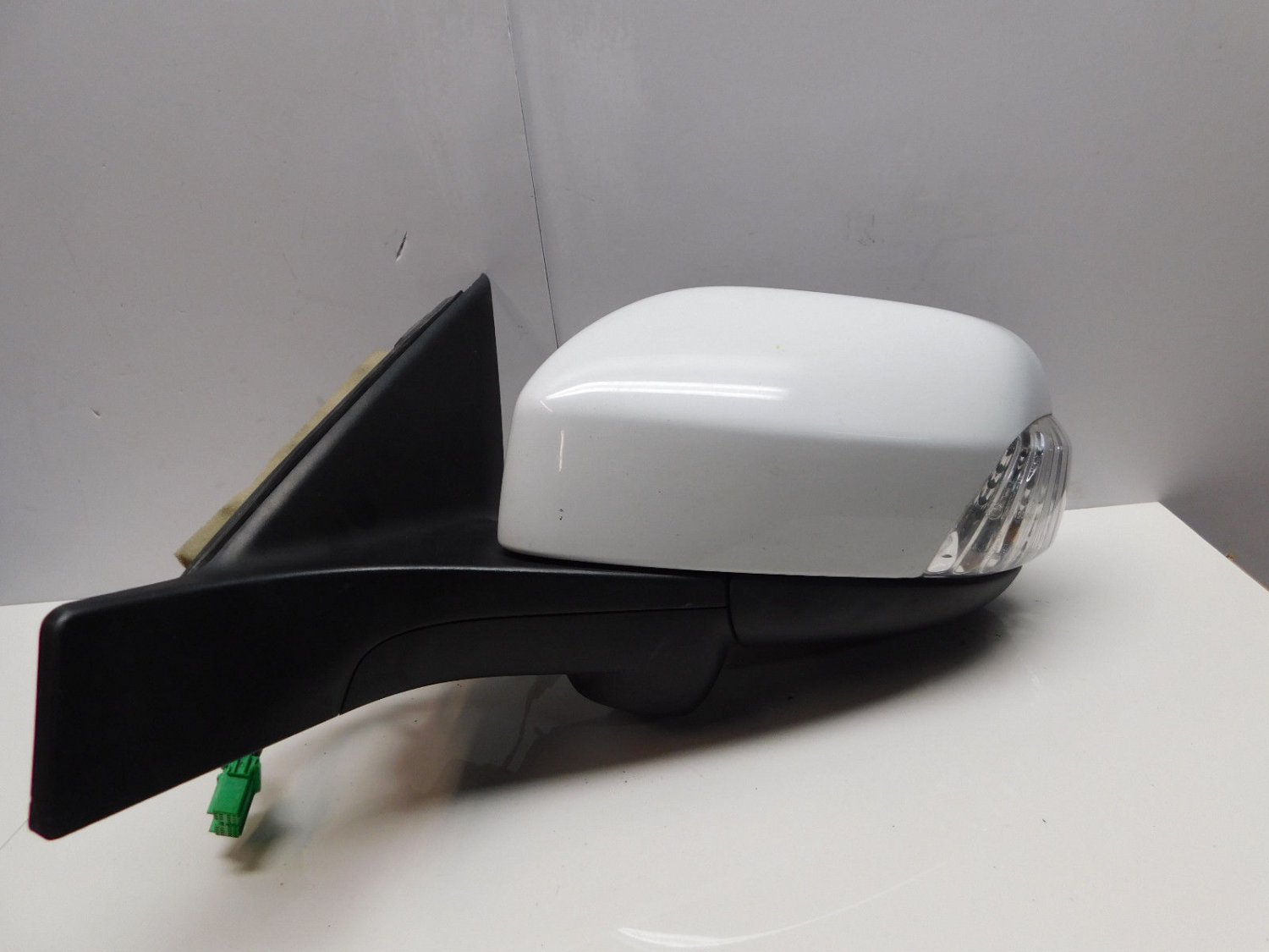 20072013 Volvo C30 T5 Driver Side Rear View Power Door Mirror White OEM