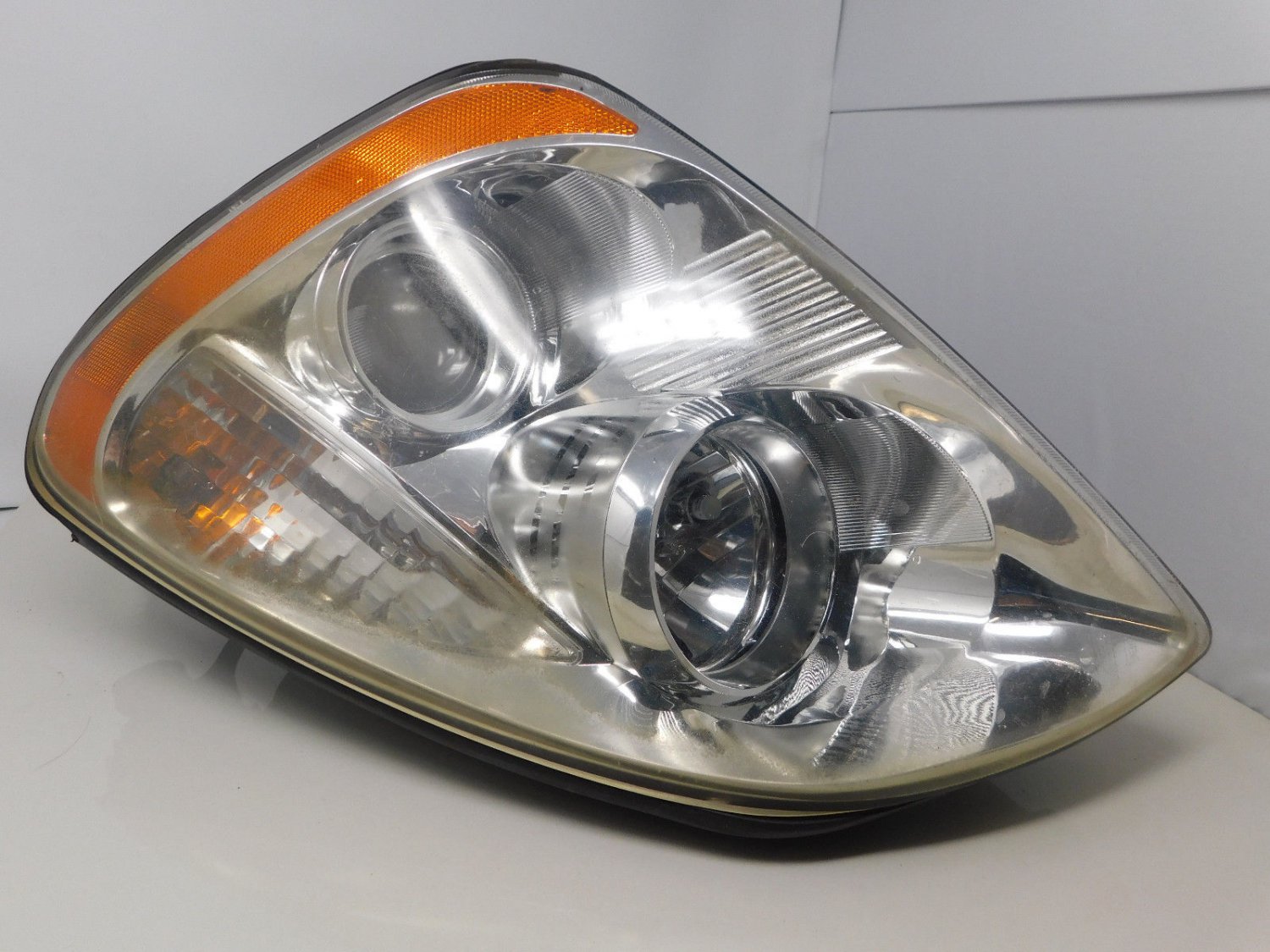 20072010 Kia Rondo LX Driver Side Halogen Headlight Head light