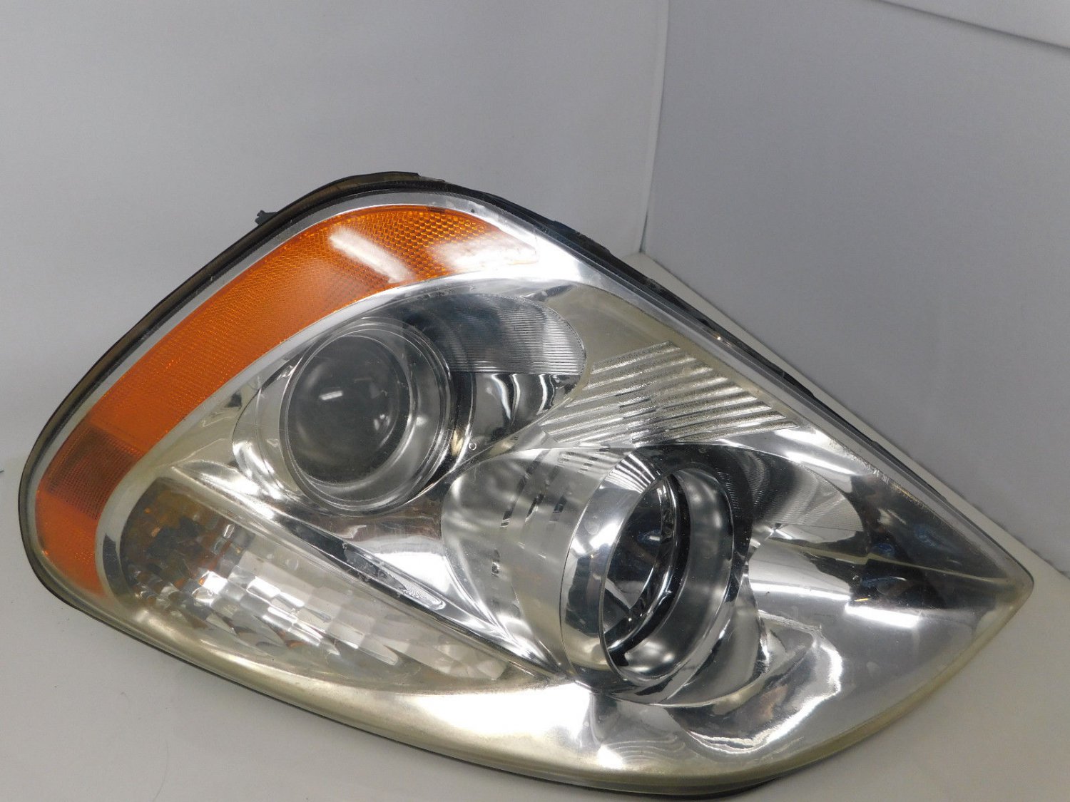 20072010 Kia Rondo LX Driver Side Halogen Headlight Head light