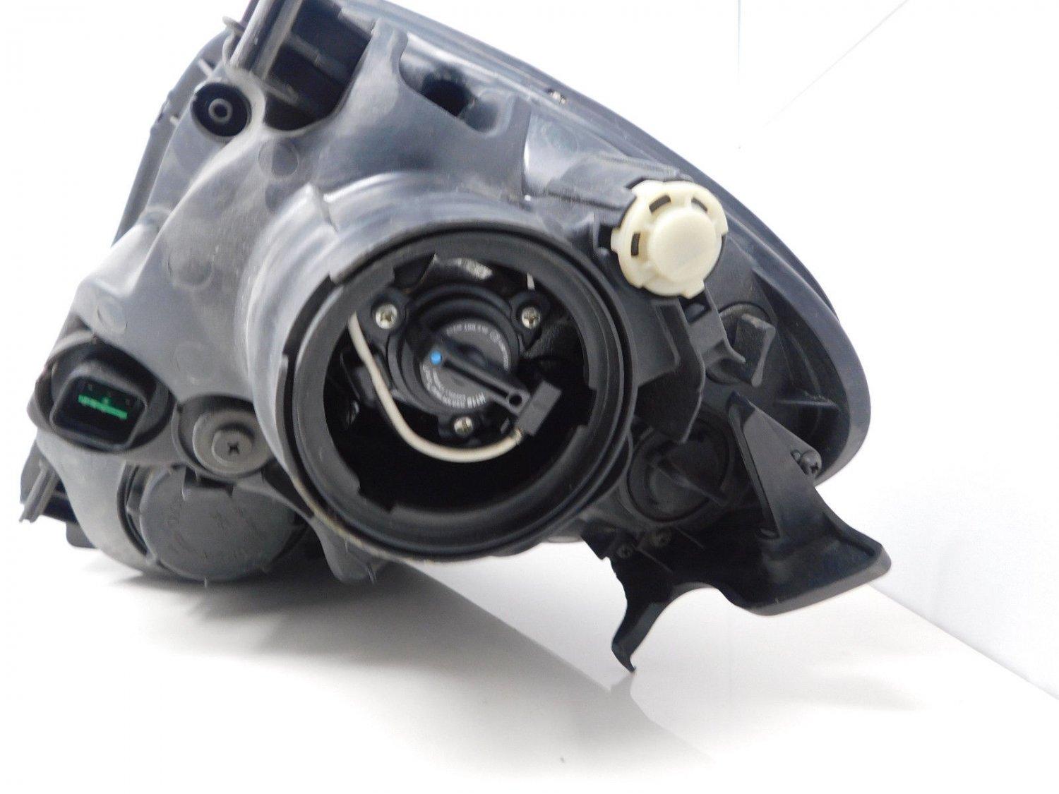 20072010 Kia Rondo LX Driver Side Halogen Headlight Head light