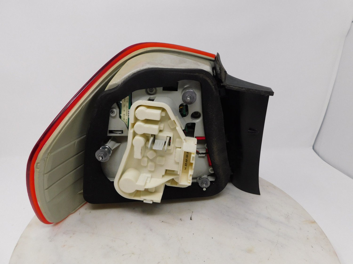 20092011 BMW 328i xDrive Sedan Passenger Tail Light Taillight Lamp OEM LED