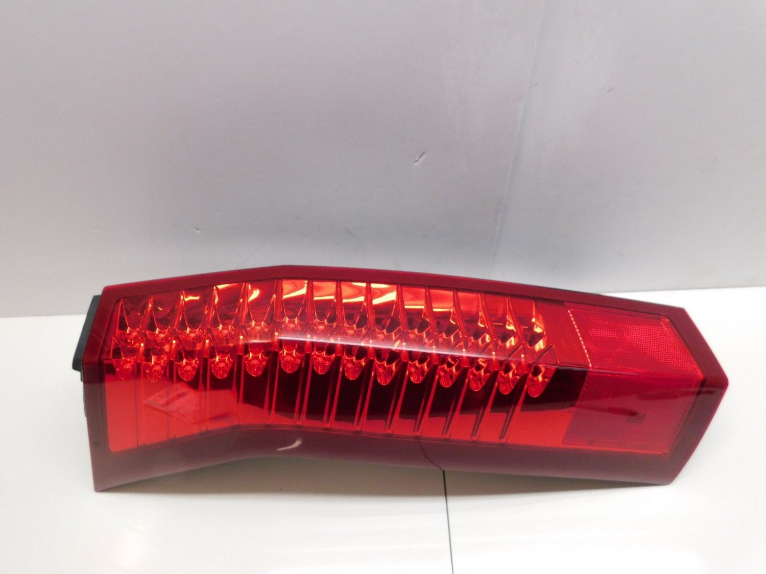 2004 2005 2006 2007 2008 2009 Cadillac SRX Driver Tail Light Taillight O324