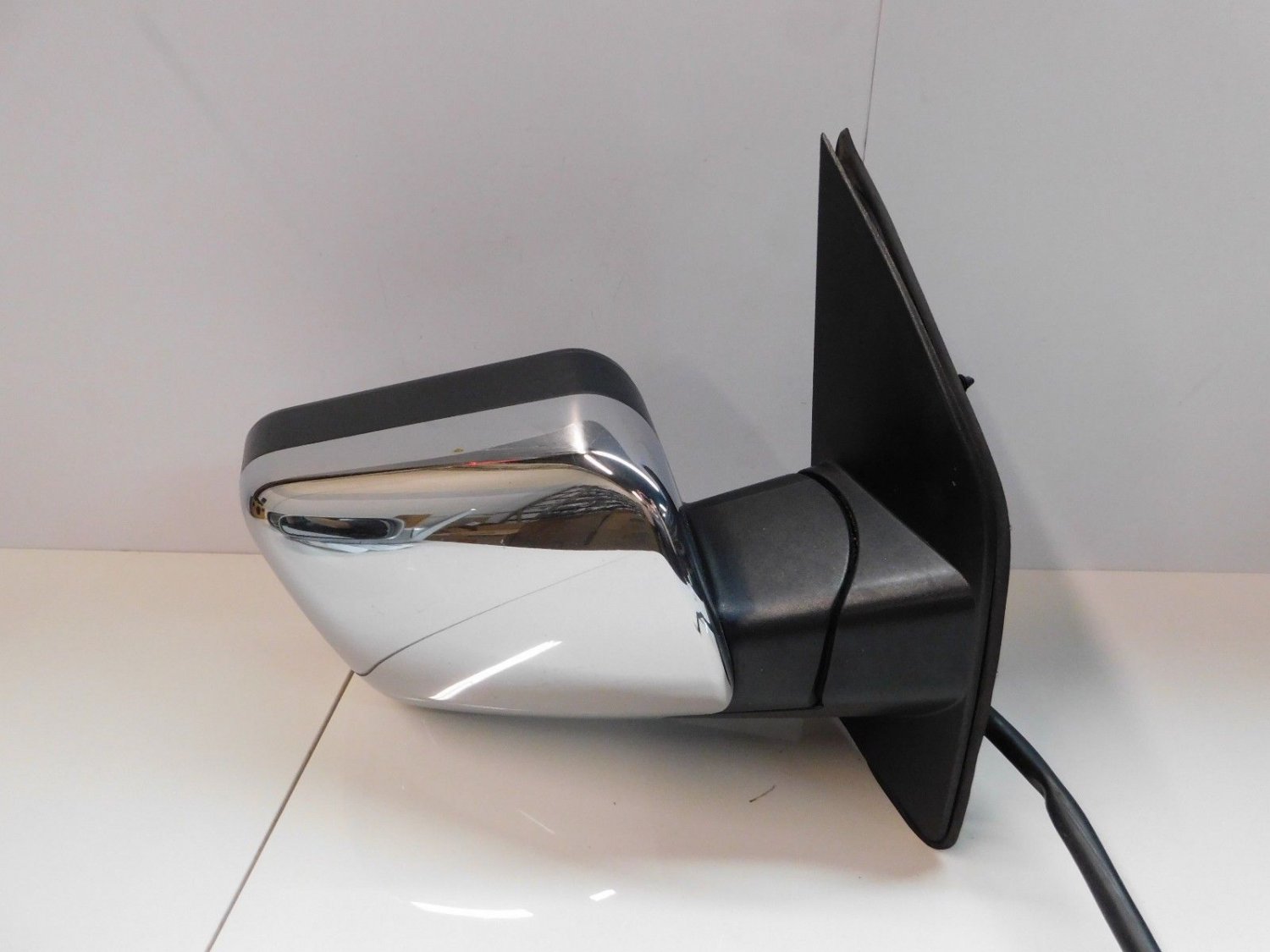 20052009 Nissan Armada LE Passenger Side Rear View Power Door Mirror