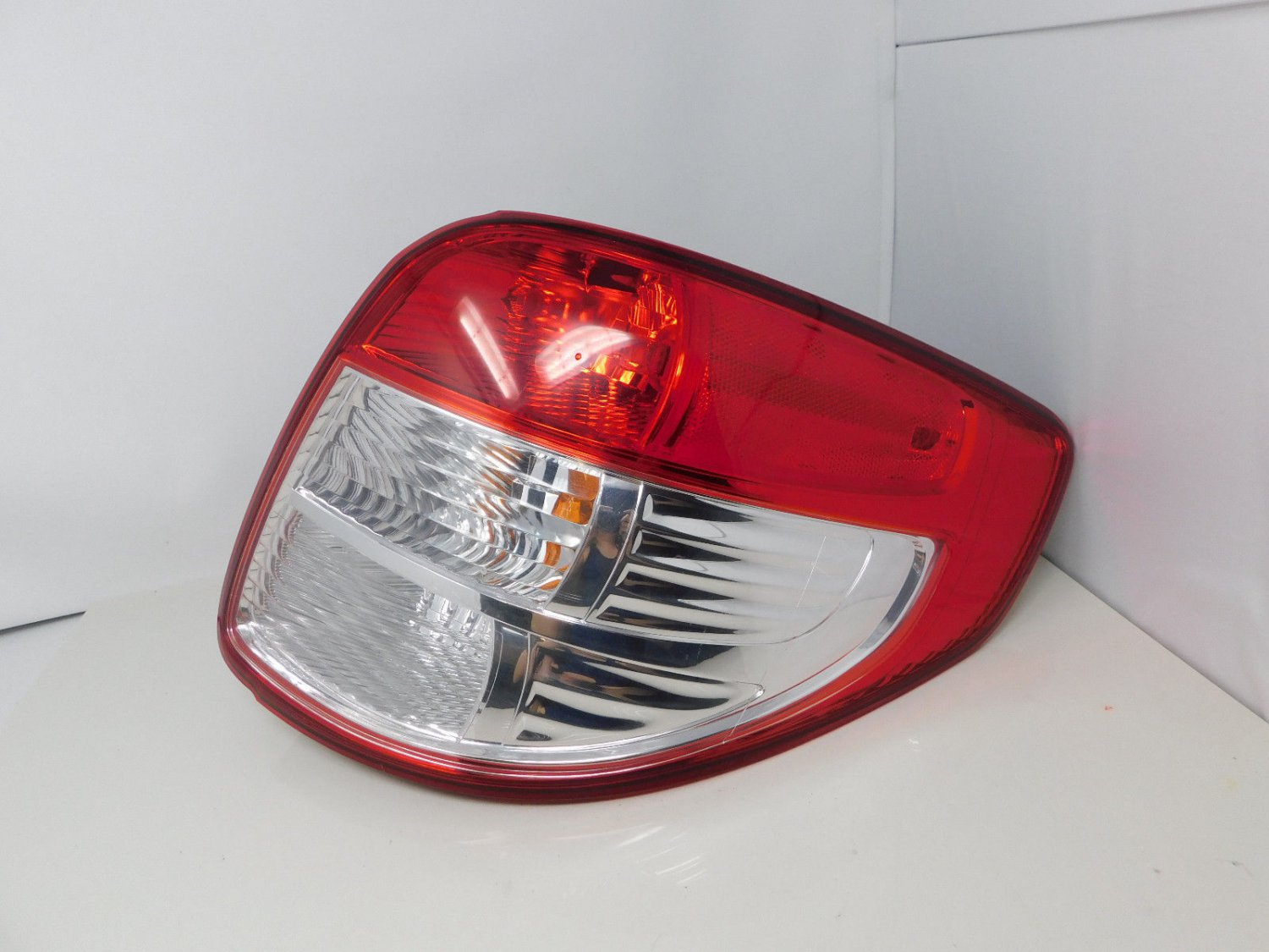 2007 2008 2009 Suzuki SX4 Hatchback Passenger Taillight Tail light Lamp