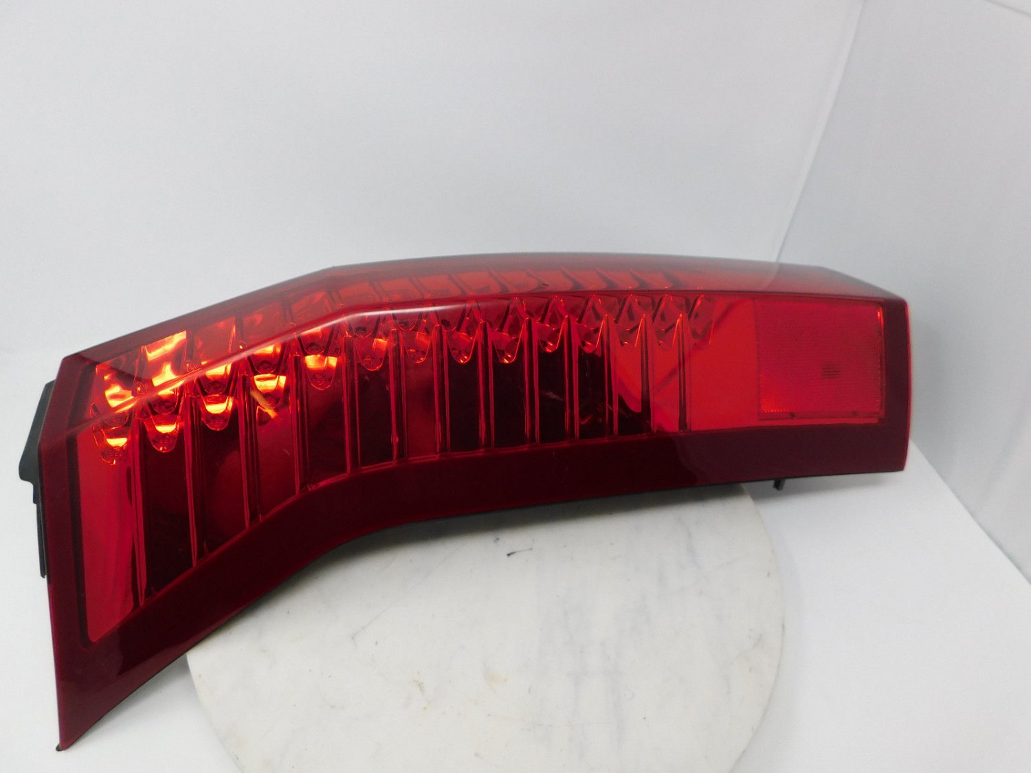 2004 2005 2006 2007 2008 2009 Cadillac SRX Driver Tail Light Taillight P572