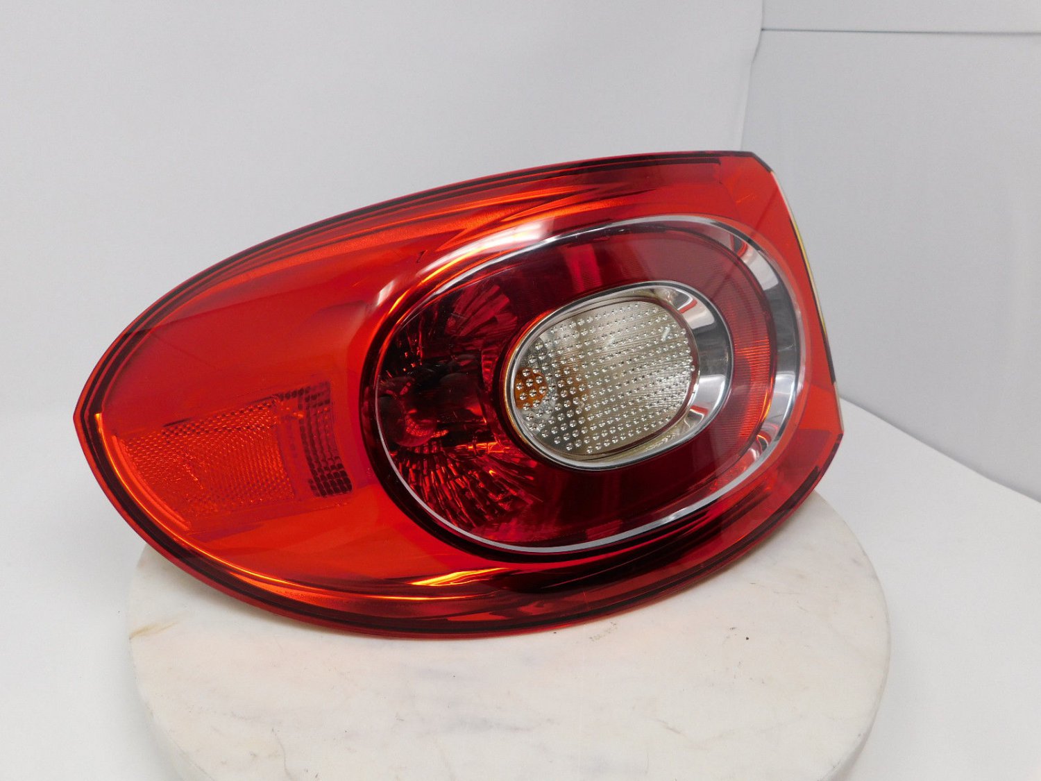 2009 2010 2011 Volkswagen Tiguan Driver Side Taillight Tail Light OEM Q387