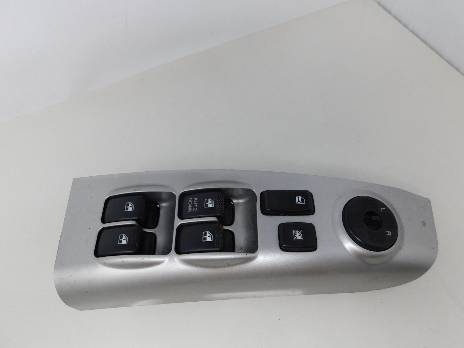 20052010 Kia Sportage Master Power Window Switch Driver OEM