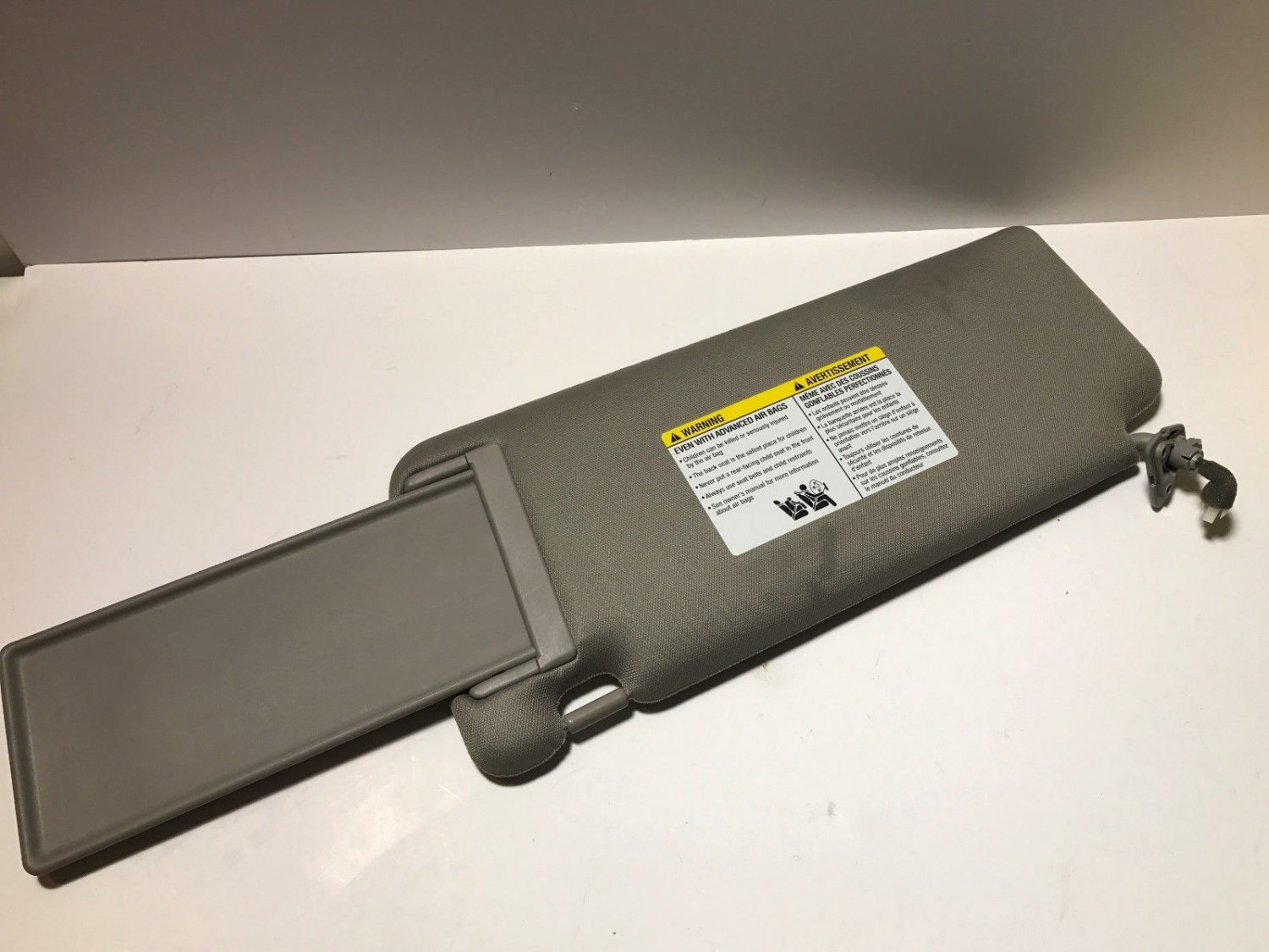 20082012 Nissan Armada Right Passenger Sunvisor Sun Visor Illuminated Gray