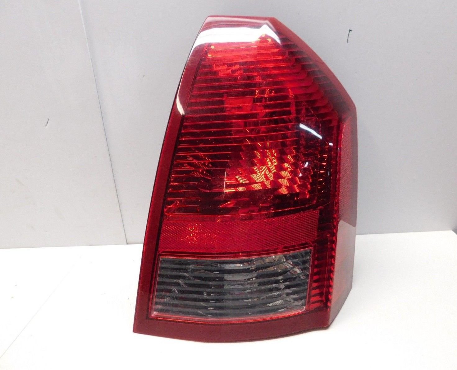 2005 2006 2007 Chrysler 300 Passenger Side Taillight Tail Light OEM S305