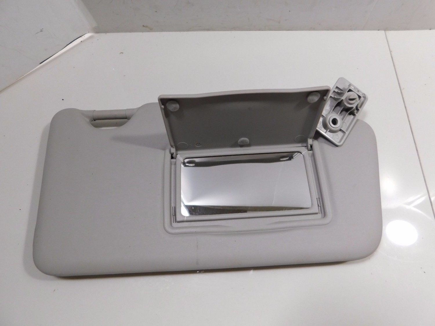 2014 2015 Nissan Versa Note S Passenger Side Sun Visor Sunvisor Shade Gray