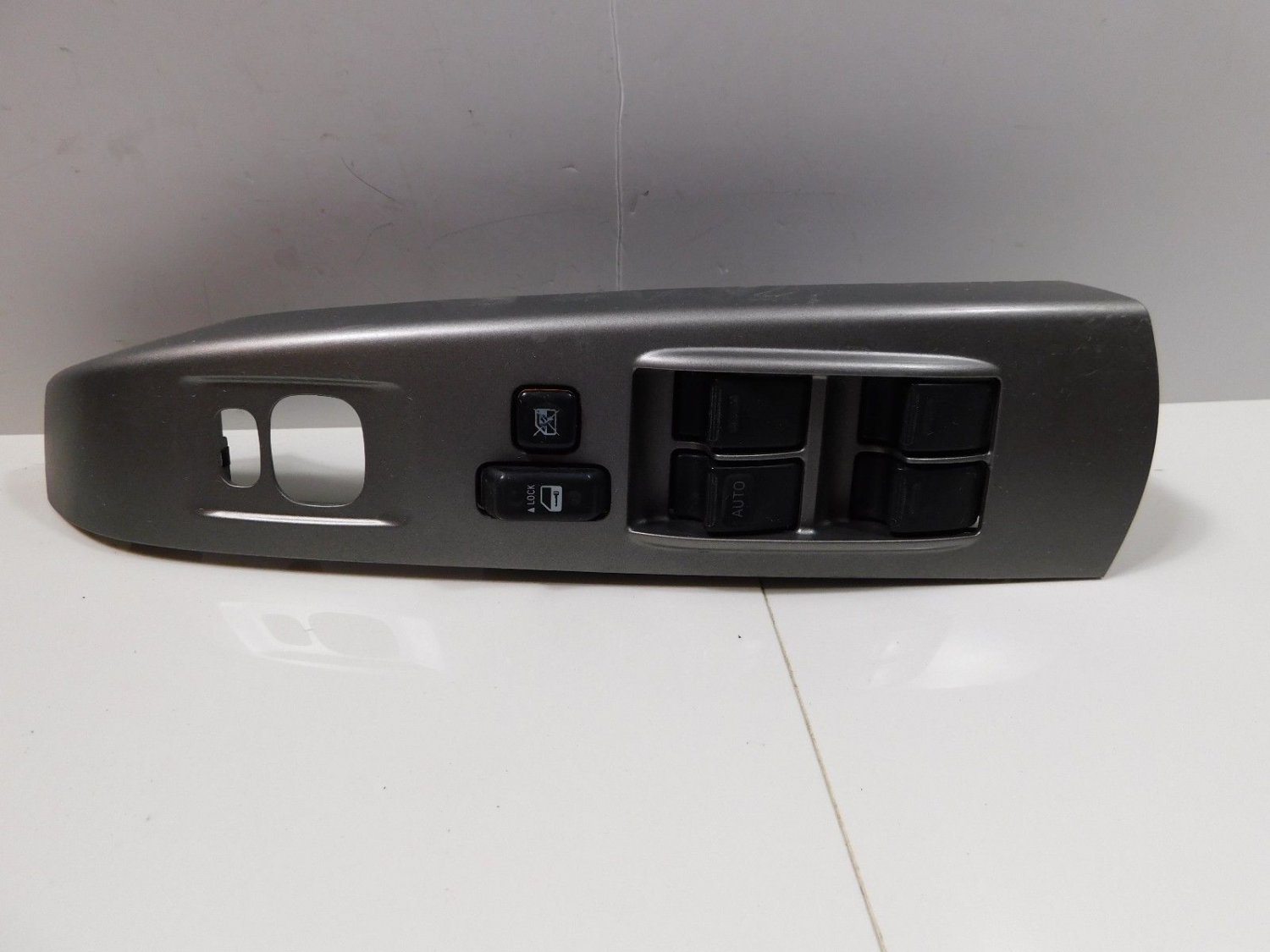 20042008 Toyota Prius Master Power Window Switch OEM PN 8482047050