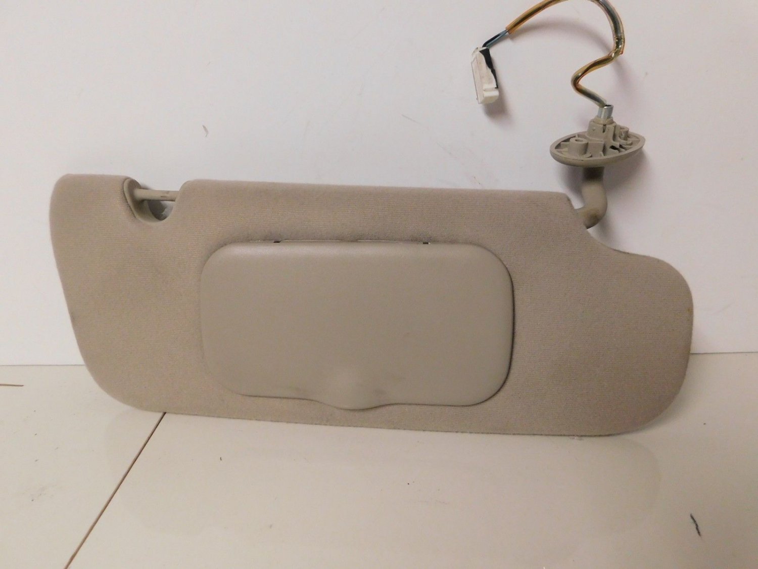 2002 2003 2004 Jeep Liberty Passenger Sunvisor Sun Visor Mirror Gray OEM