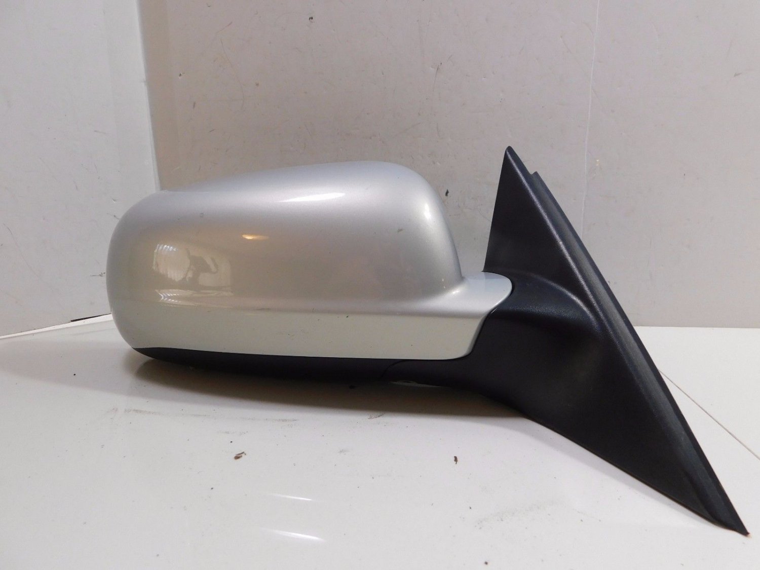 19992004 Volkswagen Passat Driver Rear View Power Door Mirror Silver