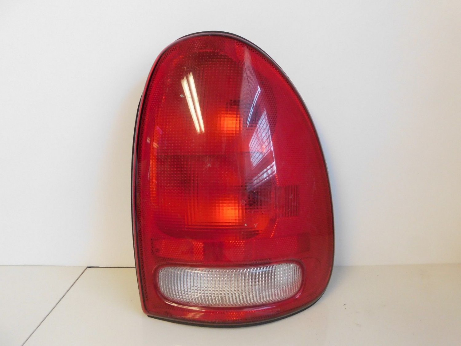 1998 1999 2000 2001 2002 2003 Dodge Durango Passenger Tail Light