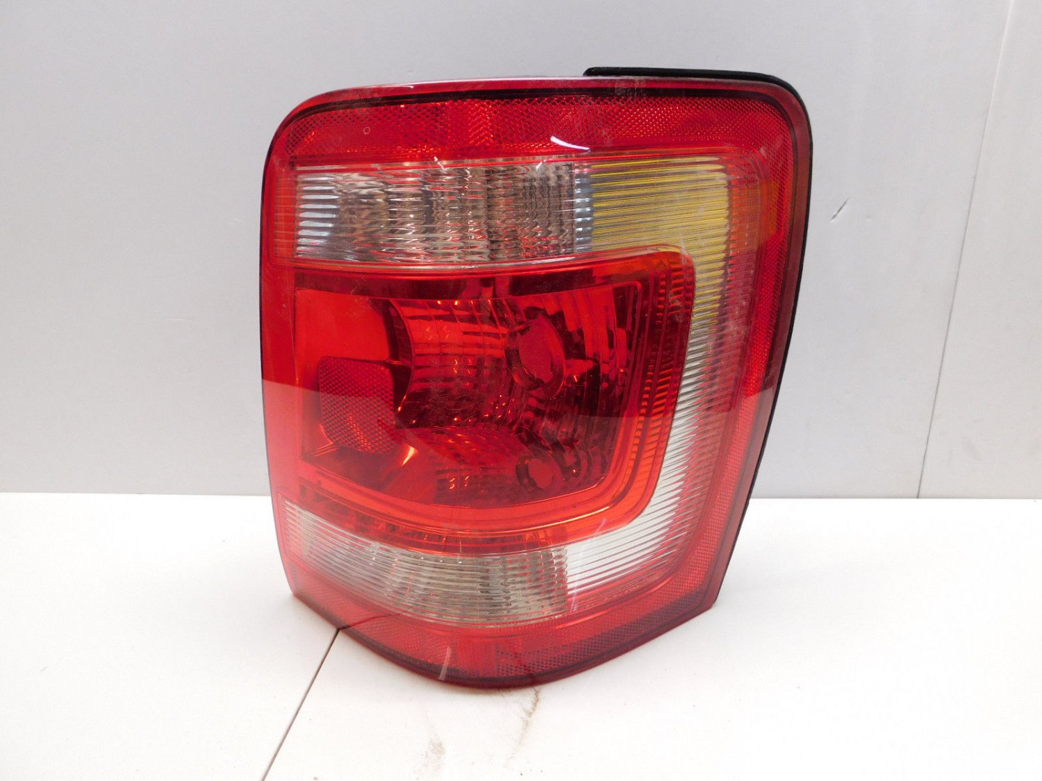 2008 2009 2010 2011 2012 Ford Escape Passenger Tail Light Lamp OEM Q226