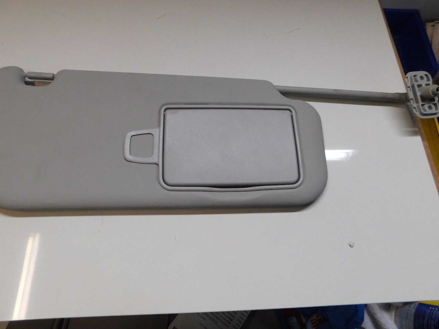 20102013 Kia Soul Passenger Side Sun Visor Sunvisor Shade Gray OEM B2136