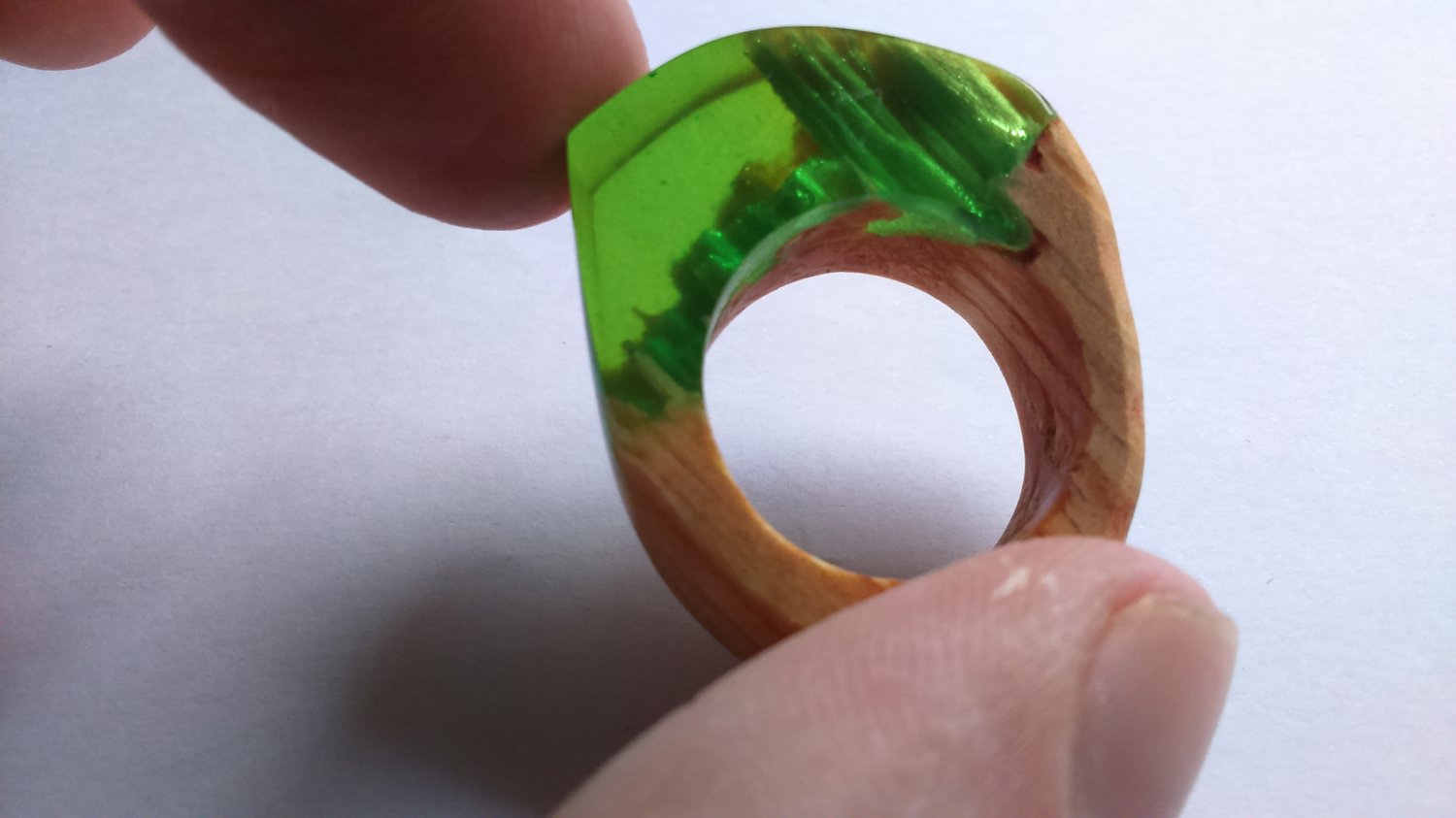 Green resin and wood ring
