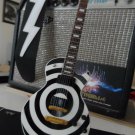 ZAKK WYLDE - Gibson Les Paul White Bullseye 1:4 Scale Replica Guitar ~Brand New~