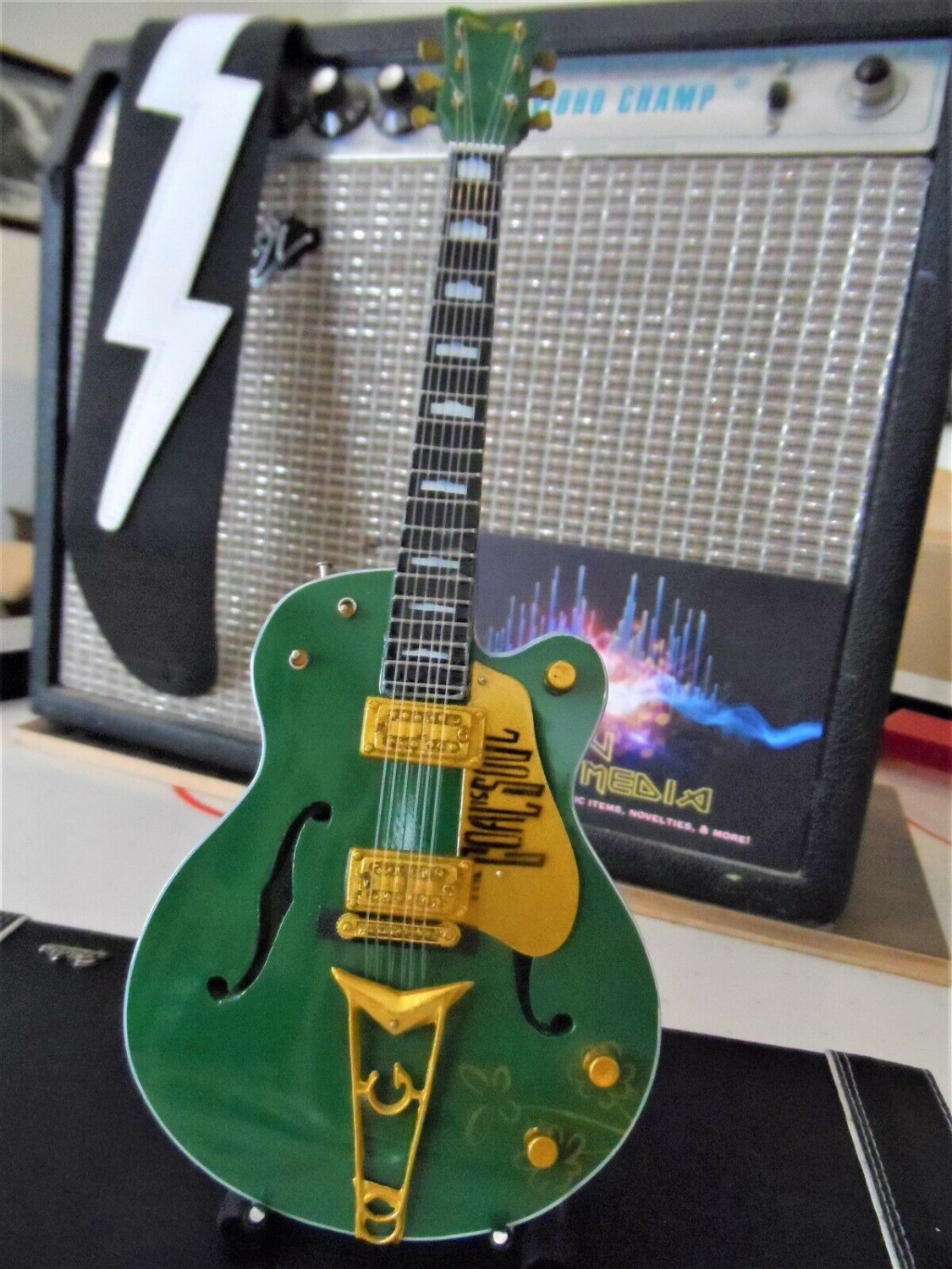BONO Gretsch Irish Falcon G6136 "The Goal is Soul"14 Scale Replica