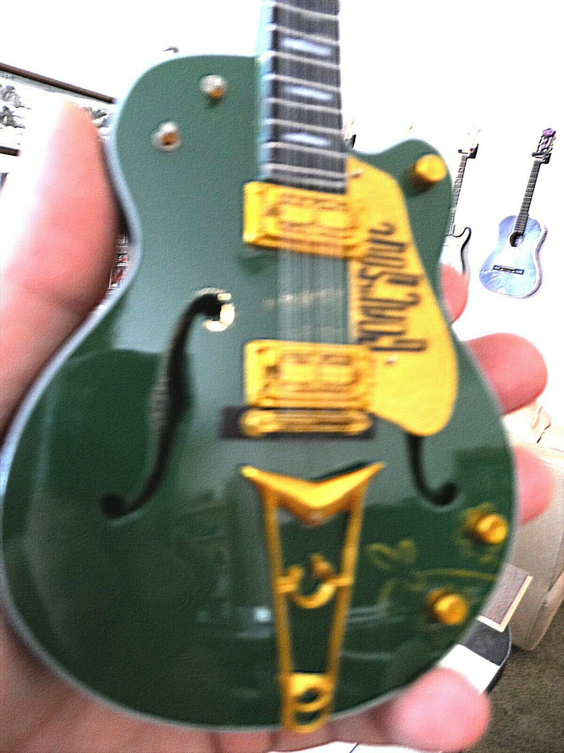 BONO Gretsch Irish Falcon G6136 "The Goal is Soul"14 Scale Replica