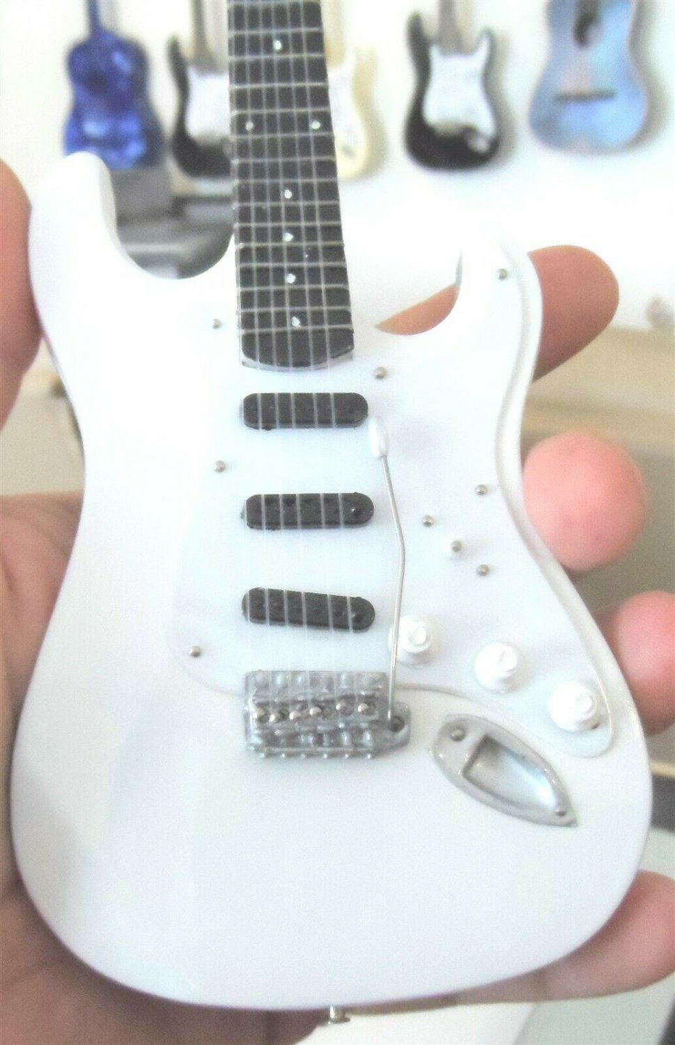 Fender Stratocaster Olympic White 1:4 Scale Replica Guitar~New