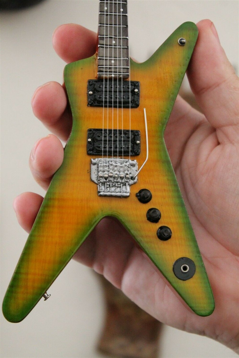 DIMEBAG DARRELL (PANTERA) Slime Dime Sig. 1:4 Scale Replica Guitar ~Axe Heaven~