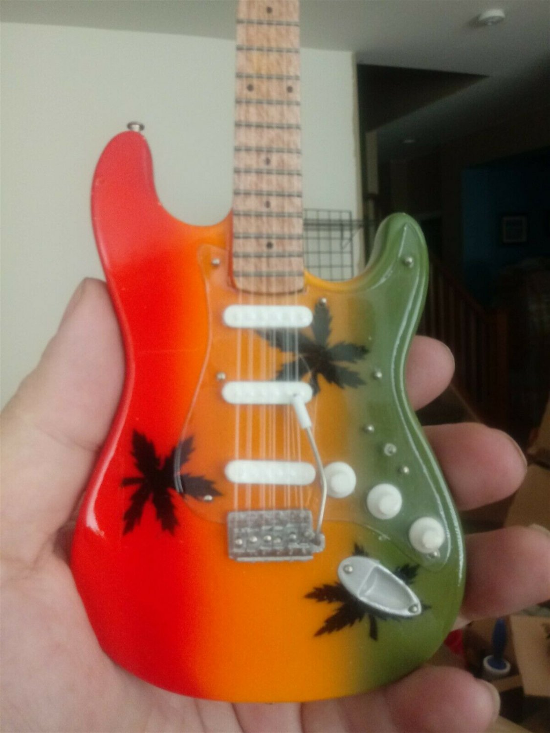 Bob Marley-Fender Stratocaster Rasta Flag Tribute1:4 Scale Replica Guitar ~New~