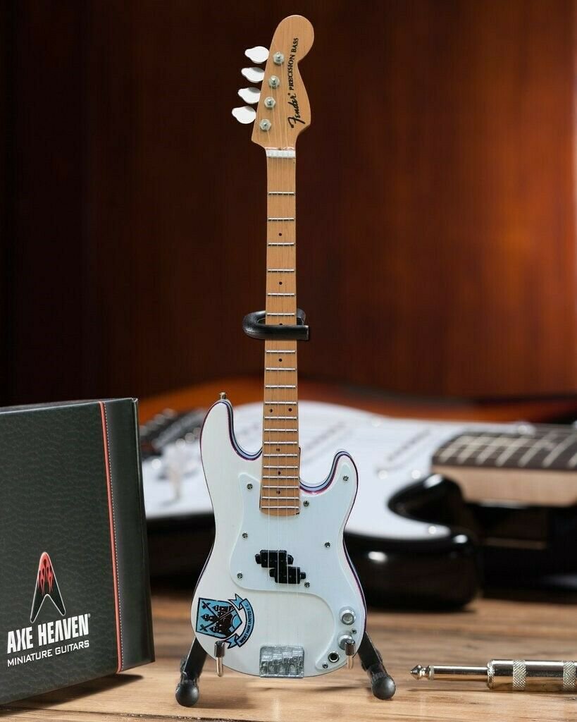 STEVE HARRIS (Maiden)Fender Precision 1:4 Scale Replica Bass Guitar ~Axe Heaven~
