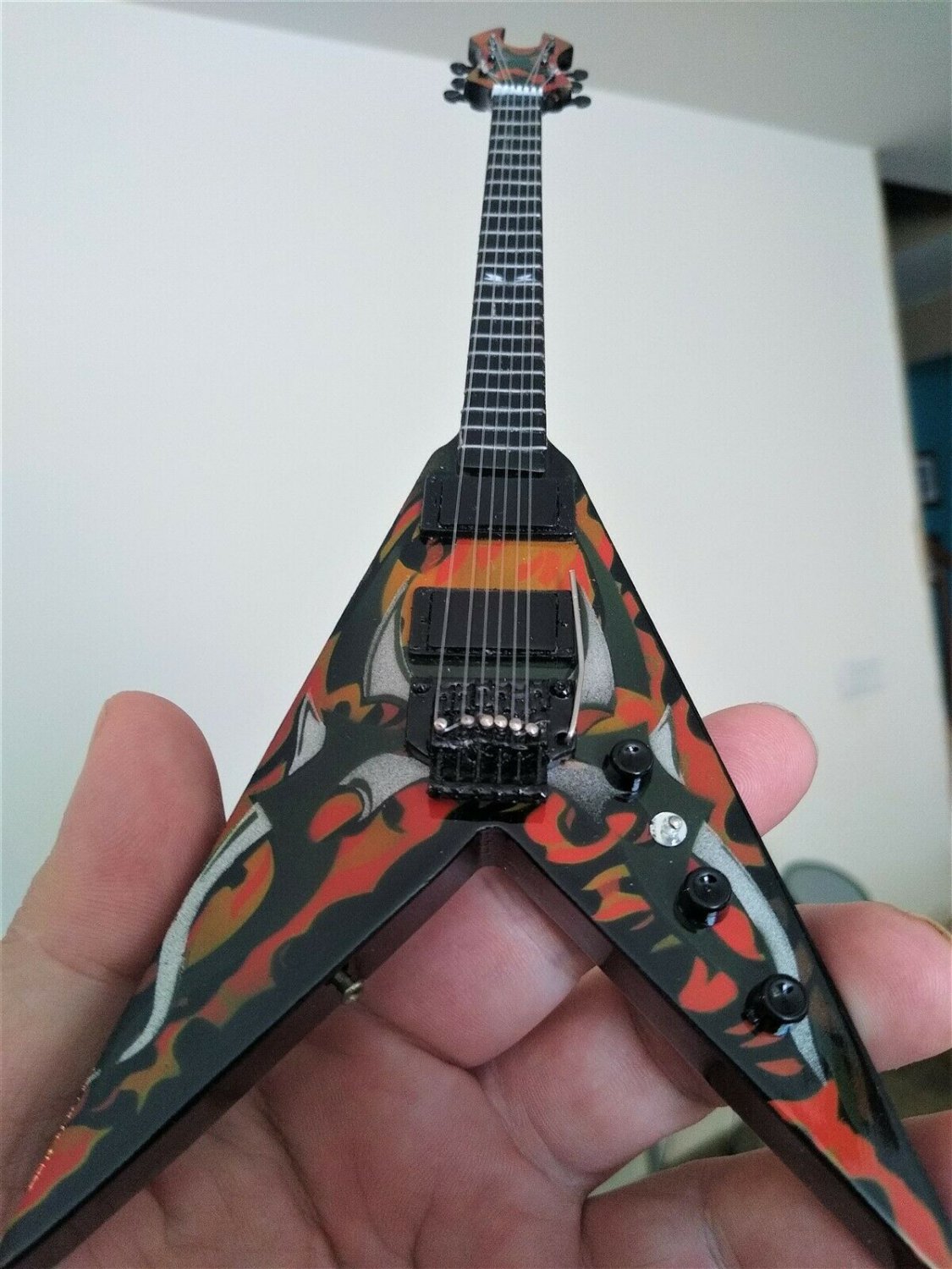 Signature V G2 Custom 1:4 Scale Replica Guitar~New