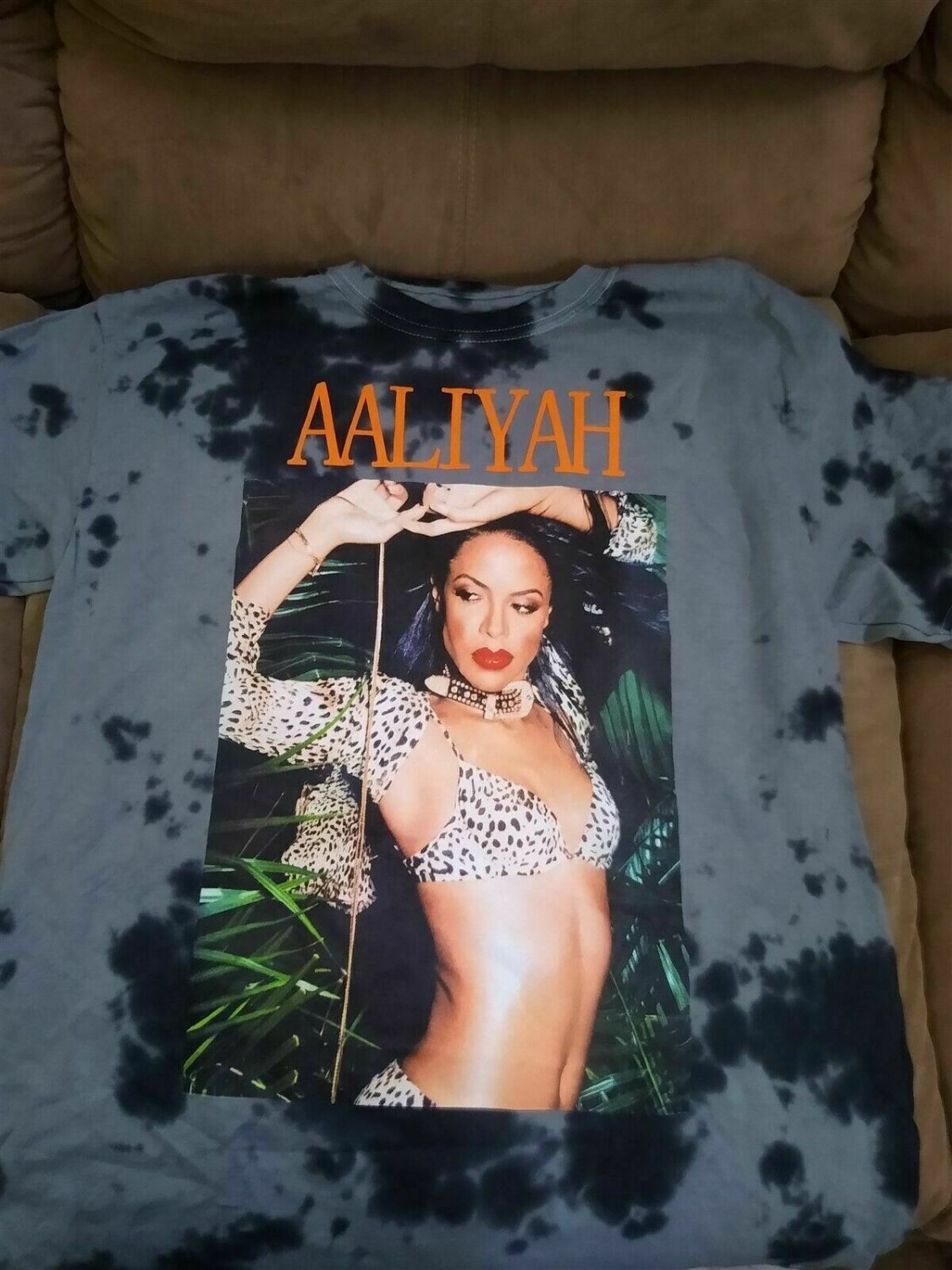 AALIYAH - Tie Dye T-Shirt ~Never Worn~ L