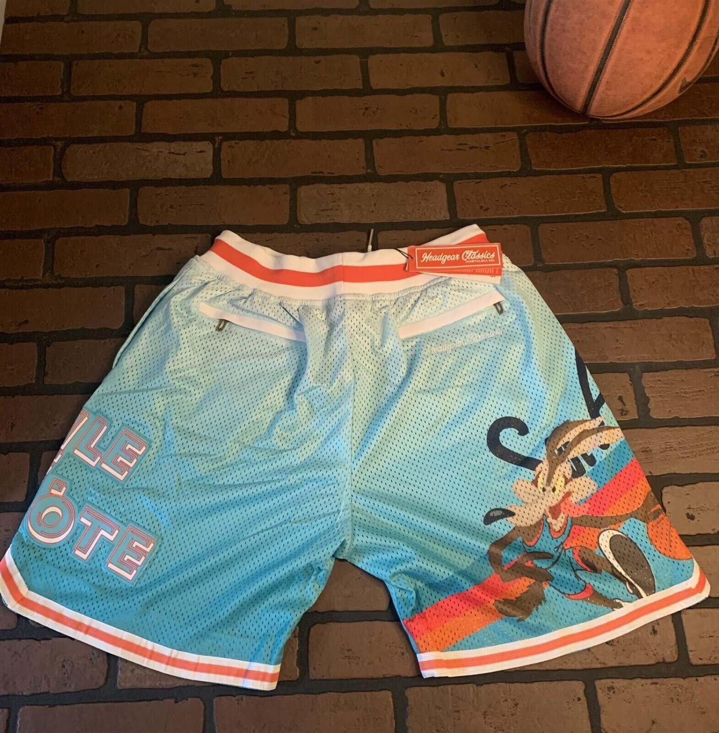 WILE E COYOTE Headgear Classics Basketball Shorts Never Worn M XL