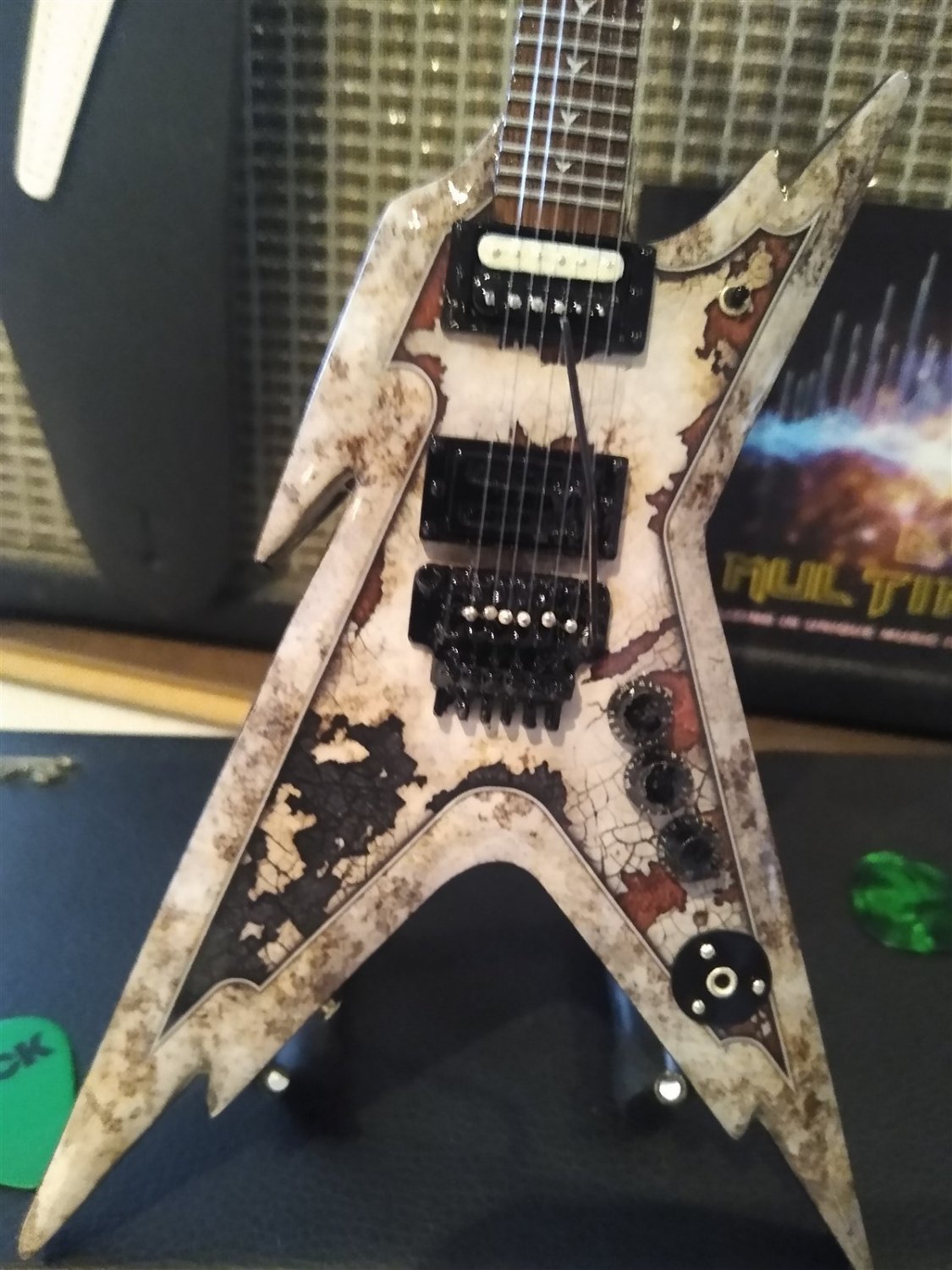 DIMEBAG DARELL - Rust Razorback 1:4 Scale Replica Guitar ~Axe Heaven~